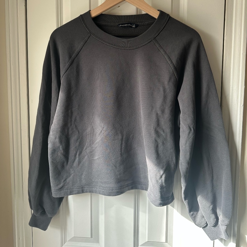 Abercrombie & Fitch Gray Pullover - Small
